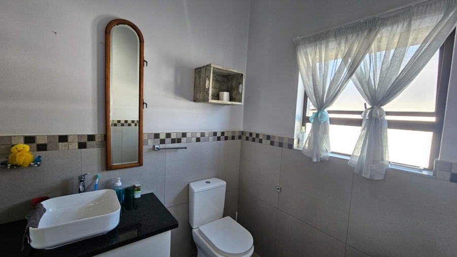 3 Bedroom Property for Sale in Gateway Manor North West